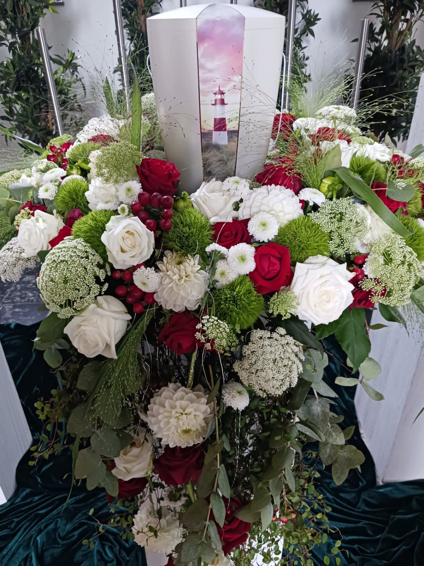 Trauerfloristik mit Urnenschmuck in Bochum — Blumenhaus von Scheven